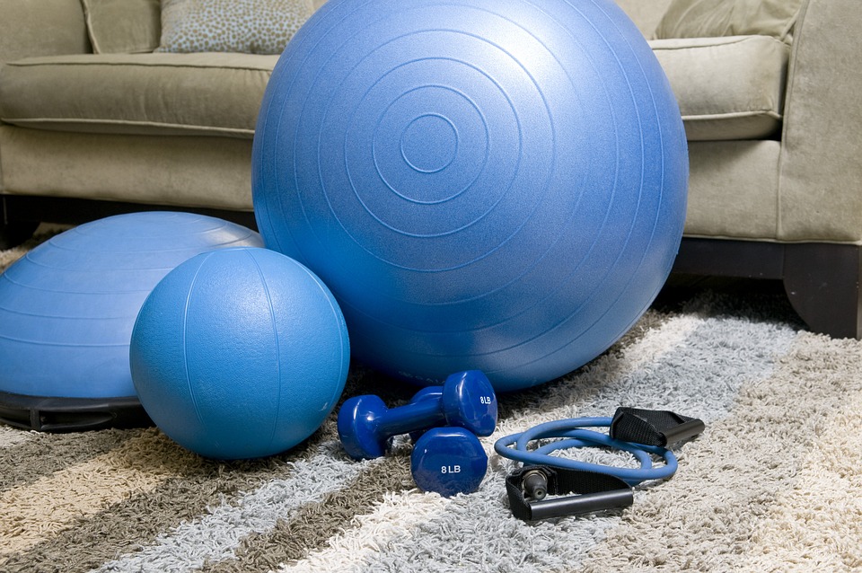 home-fitness-equipment-1840858_960_720.jpg